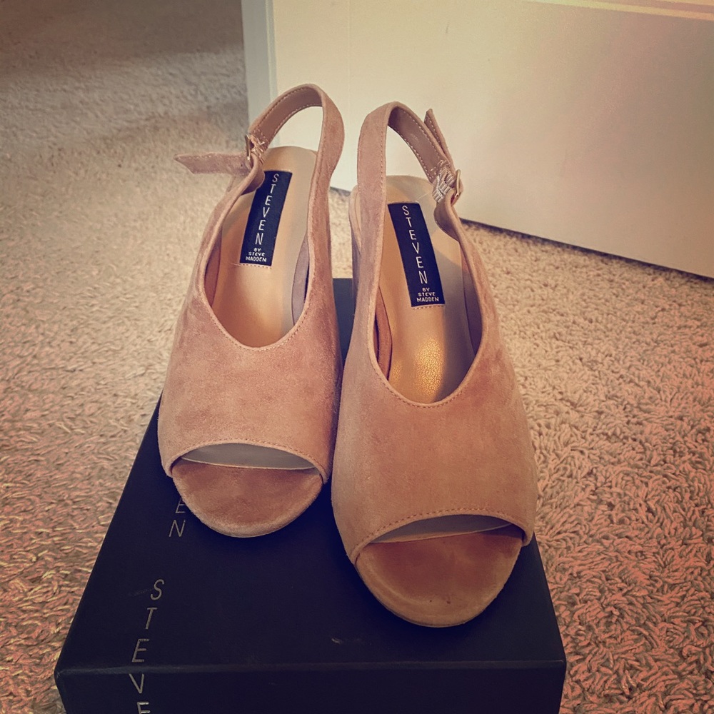 Peep toe Pumps